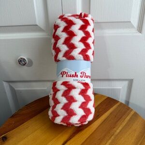 Target plush‎ throw 50 x 60 red white chevron blanket